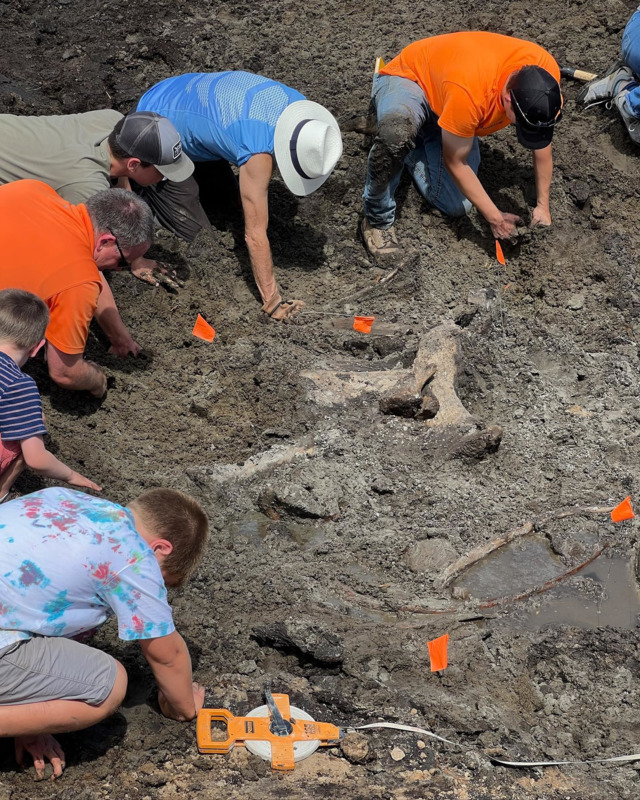 Mastodon Dig Grand Rapids Museum3