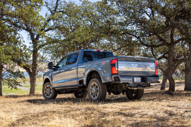 2023Ford Super Duty F350Limited08