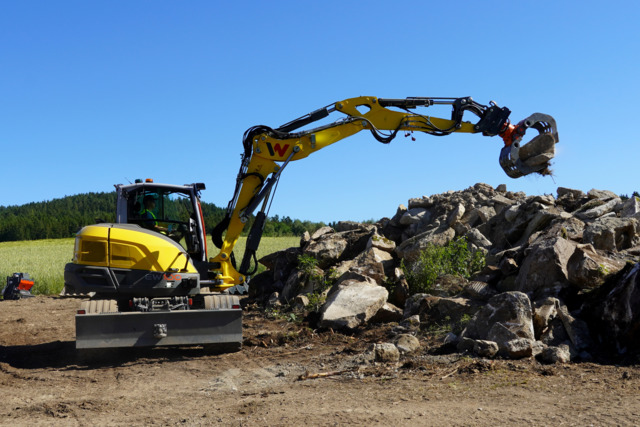 9Wacker Neuson EW100Wheeled Excavator Action2023