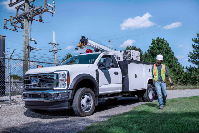 2023 Ford Super Duty F550 Chassis Cab