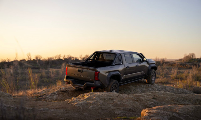 2024Toyota Tacoma Trailhunter Bronze Oxide003HERO1500x900