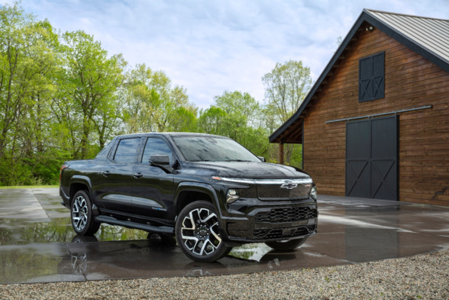 2024Silverado Ev Rst Side