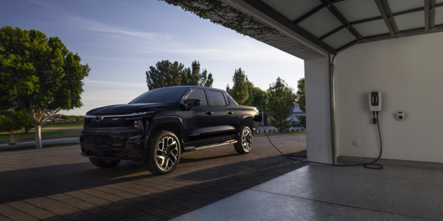 2025Silverado EV03